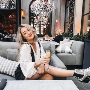 Meet your Posher, Elena